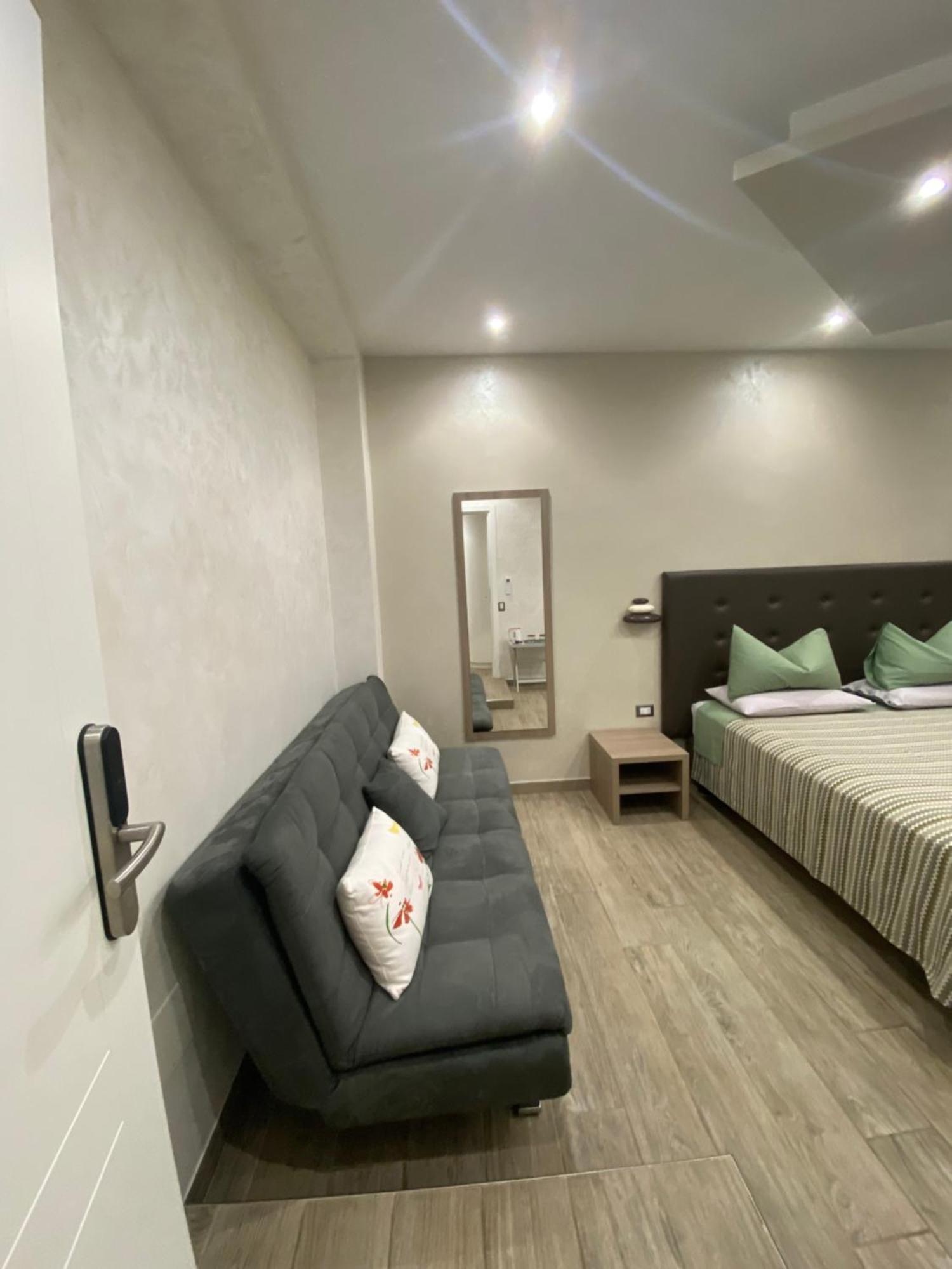 Domus Cinecitta Bed & Breakfast Рим Екстериор снимка