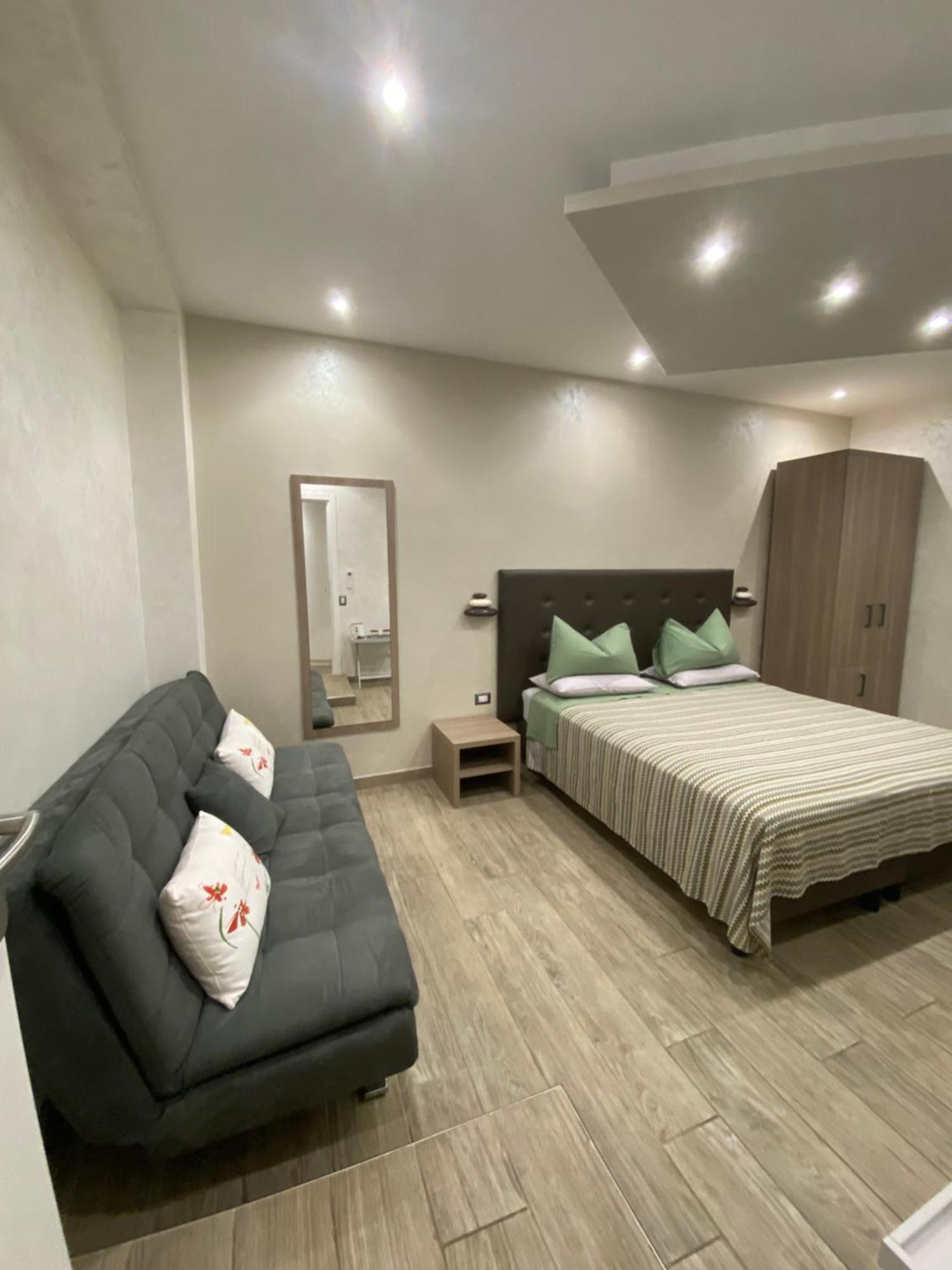 Domus Cinecitta Bed & Breakfast Рим Екстериор снимка